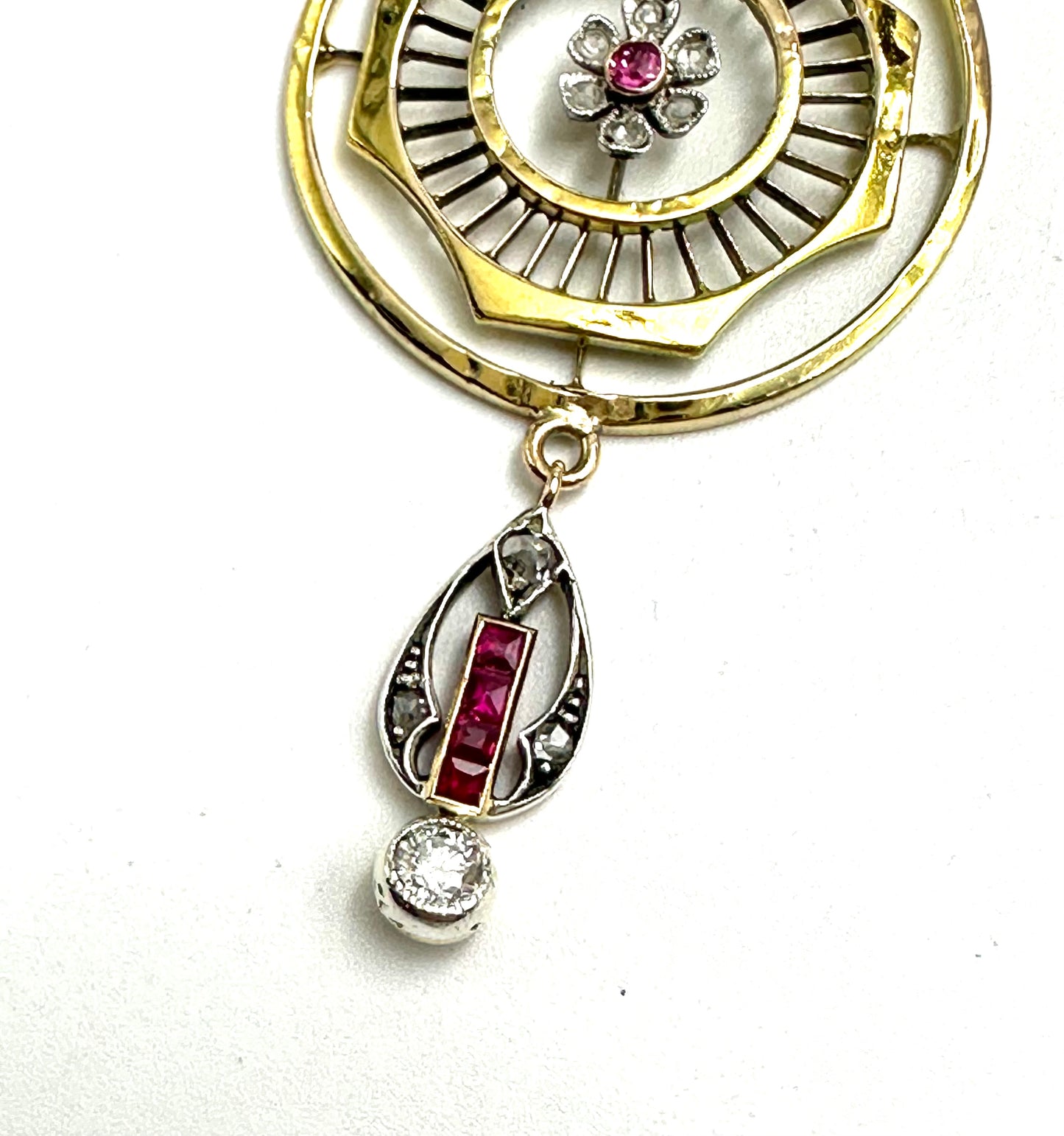 Rare jugendstil necklace in gold, with diamonds and rubies