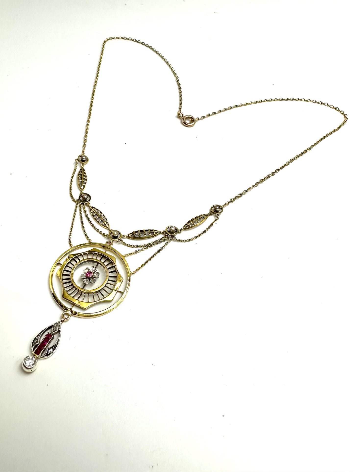 Rare jugendstil necklace in gold, with diamonds and rubies