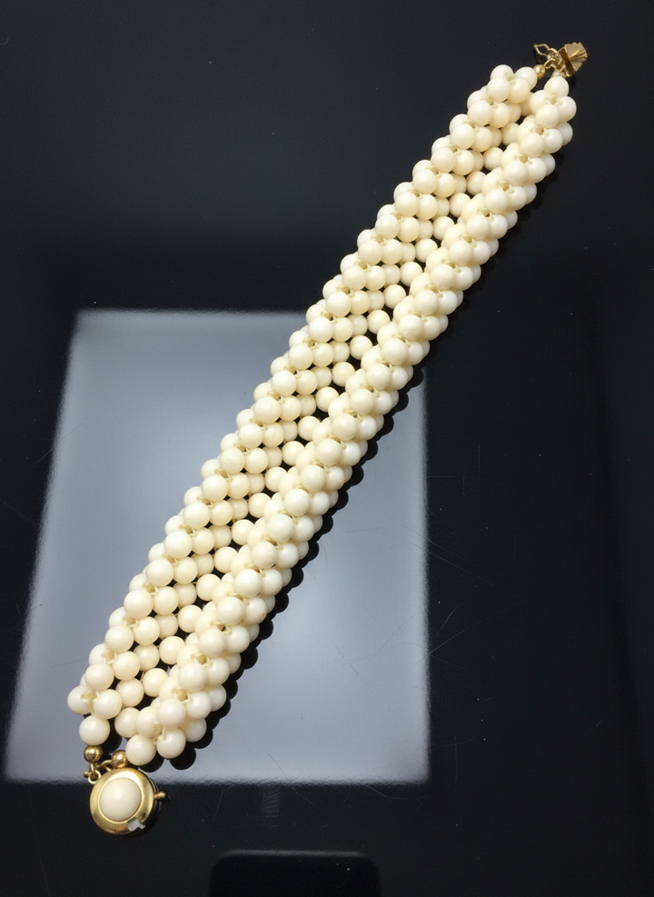 Coral pearl bracelet