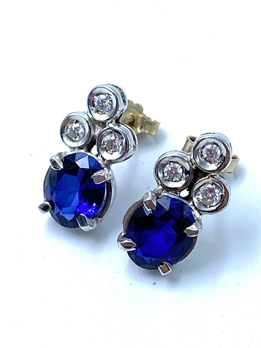 Sapphires and diamonds earrings