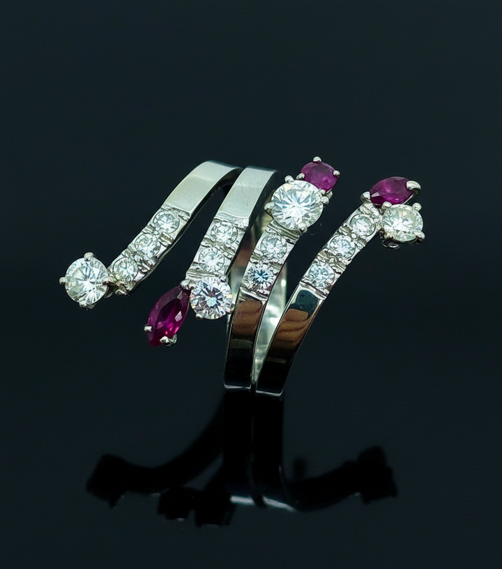 Anello a Serpente Stilizzato