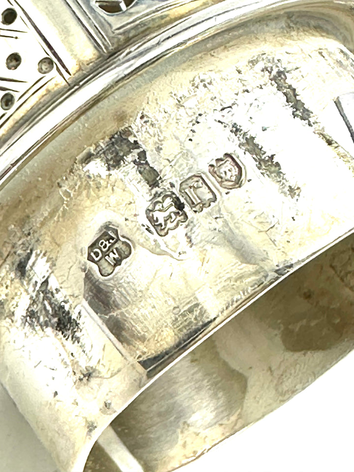 Refined English sugar sifter, by Daniel & John Wellby