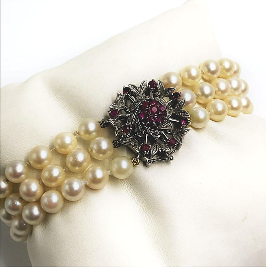 Three pearl string bracelet