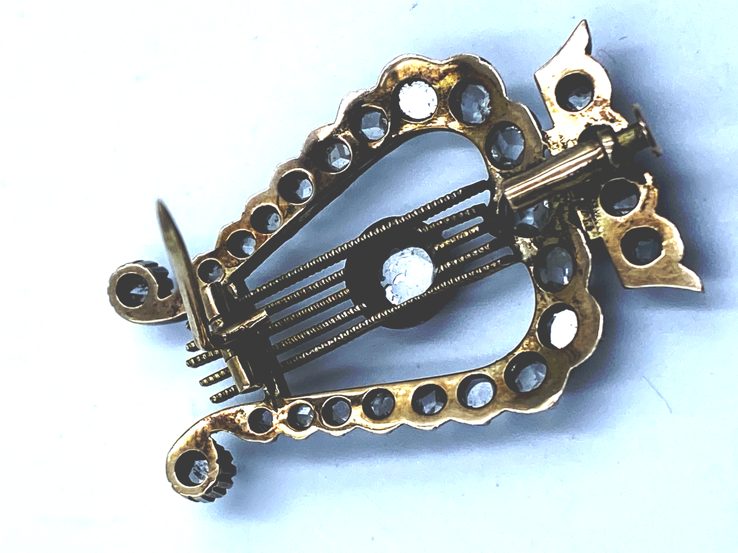 Lyra brooch – Late 19th century