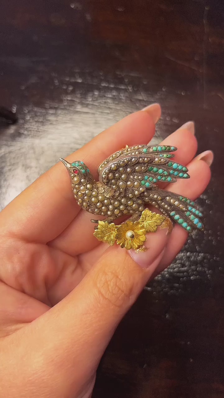 Spilla colomba con microperle e turchesi