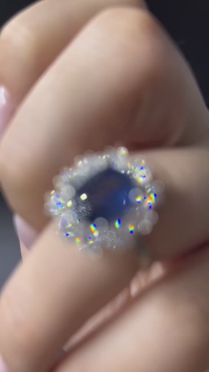 Sfavillante Anello Zaffiro e Diamanti