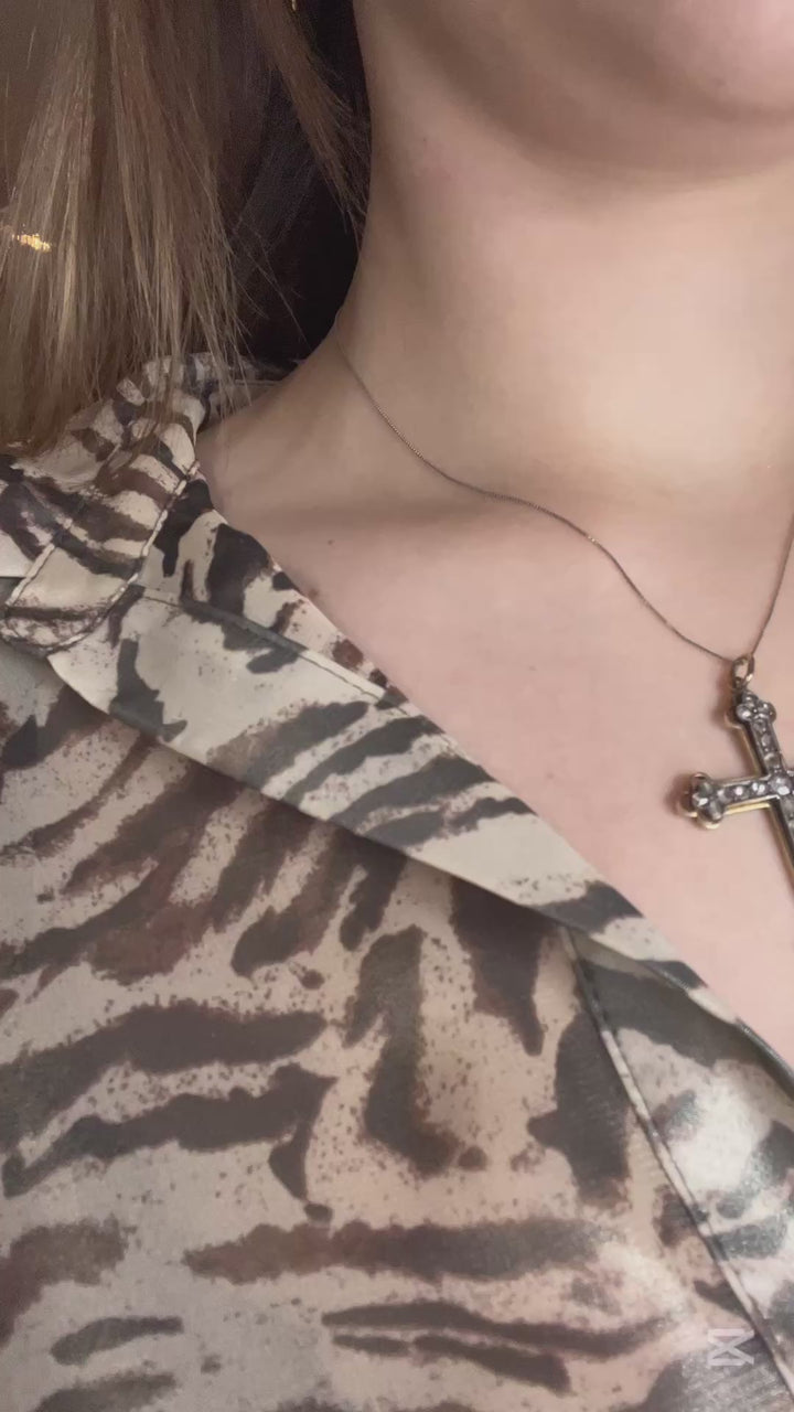 Croce Pendente con Diamanti